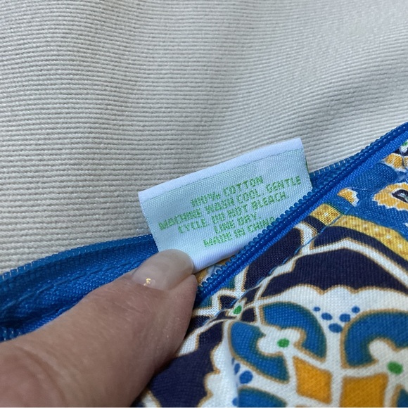 VERA BRADLEY Medium Cosmetic in Retired Pattern RIVIERA BLUE NWT - Picture 7 of 9